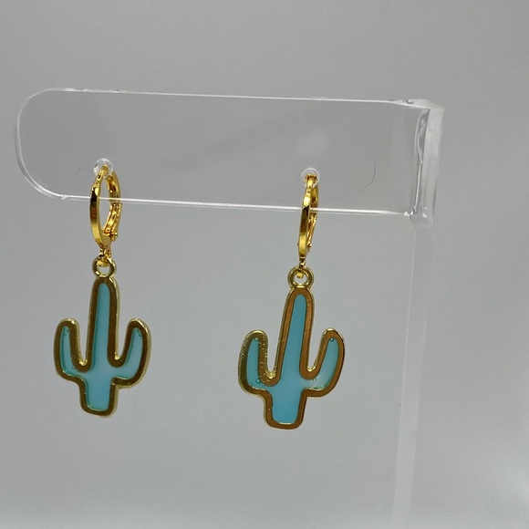 Cute and funky green cactus earrings - Picture 4 of 6